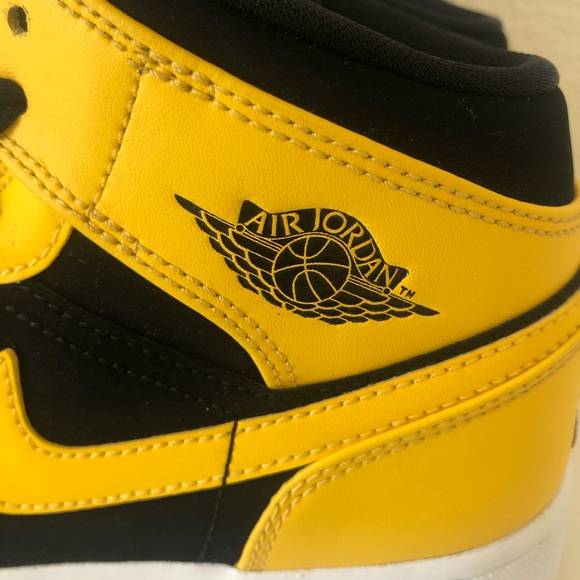 Air Jordan 1 Mid New Love 2017 - Picture 9 of 15